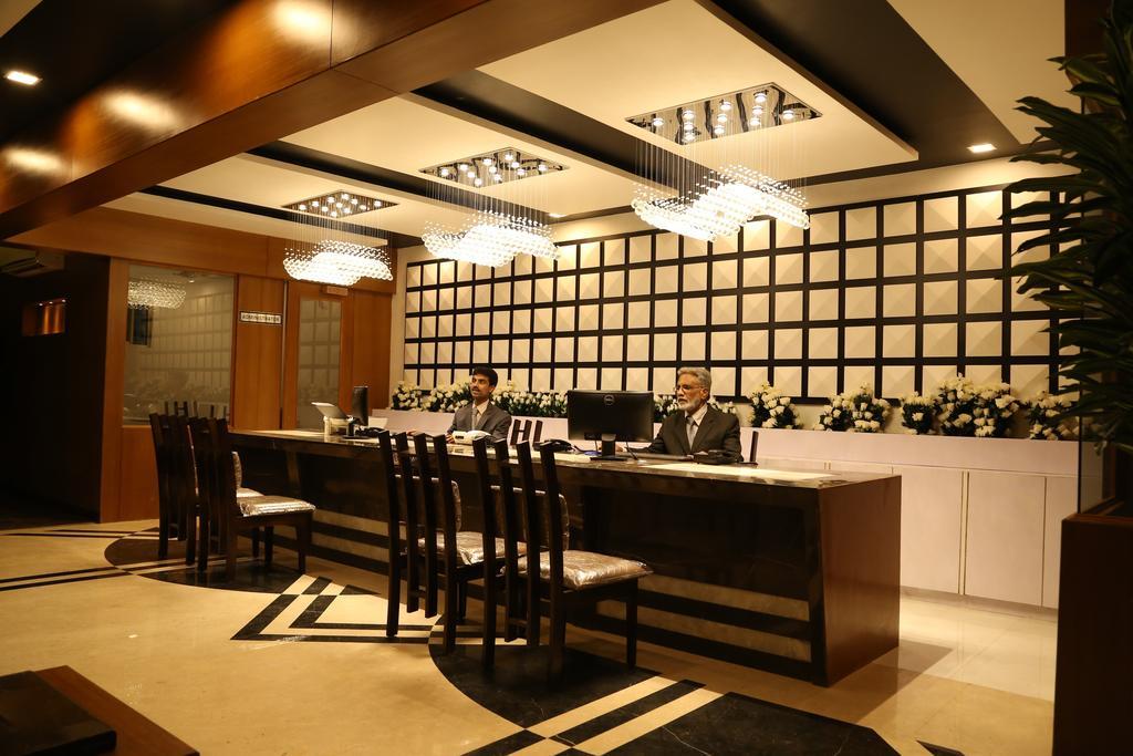 Hotel Metropolis Hubballi-Dharwar Zewnętrze zdjęcie