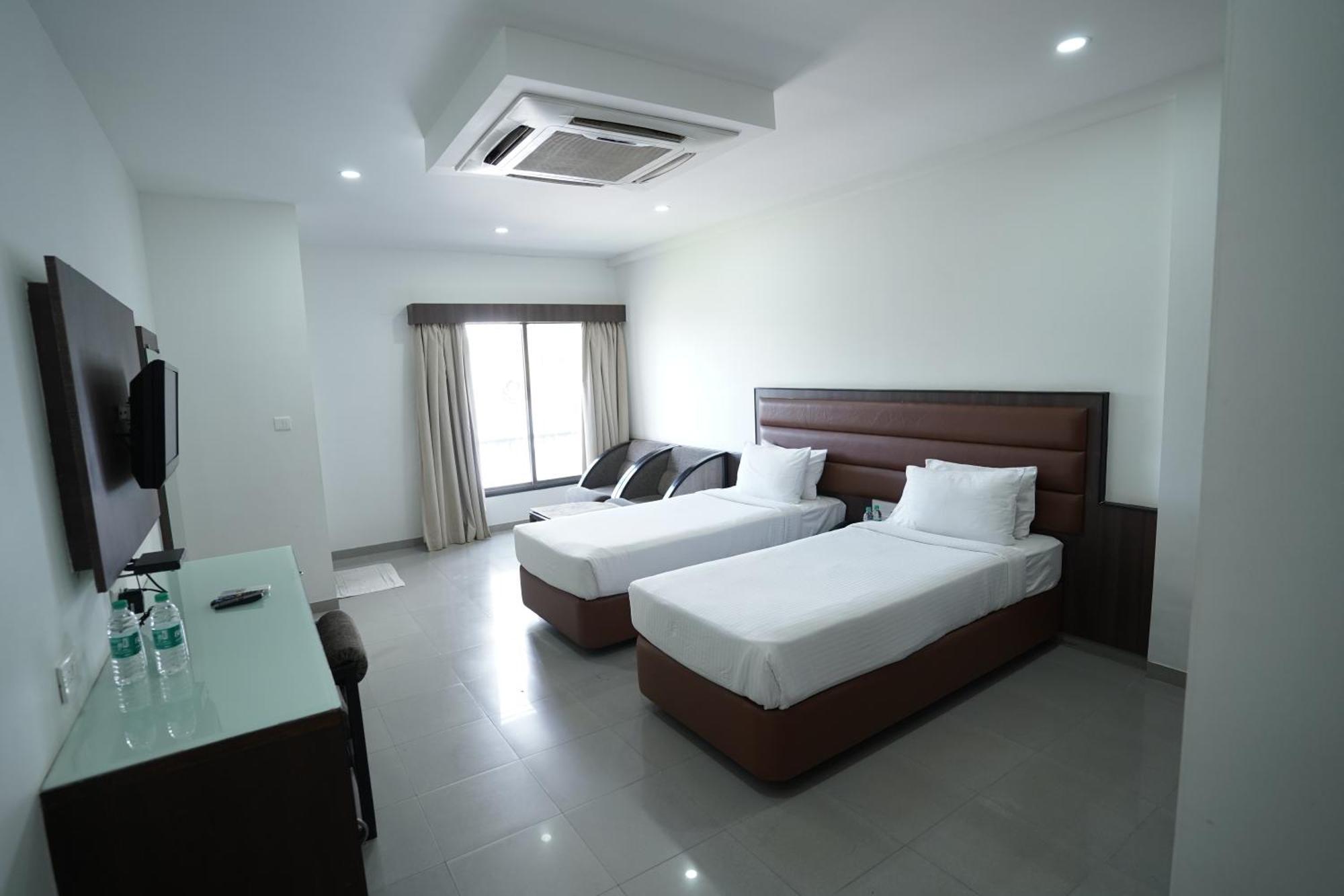 Hotel Metropolis Hubballi-Dharwar Zewnętrze zdjęcie