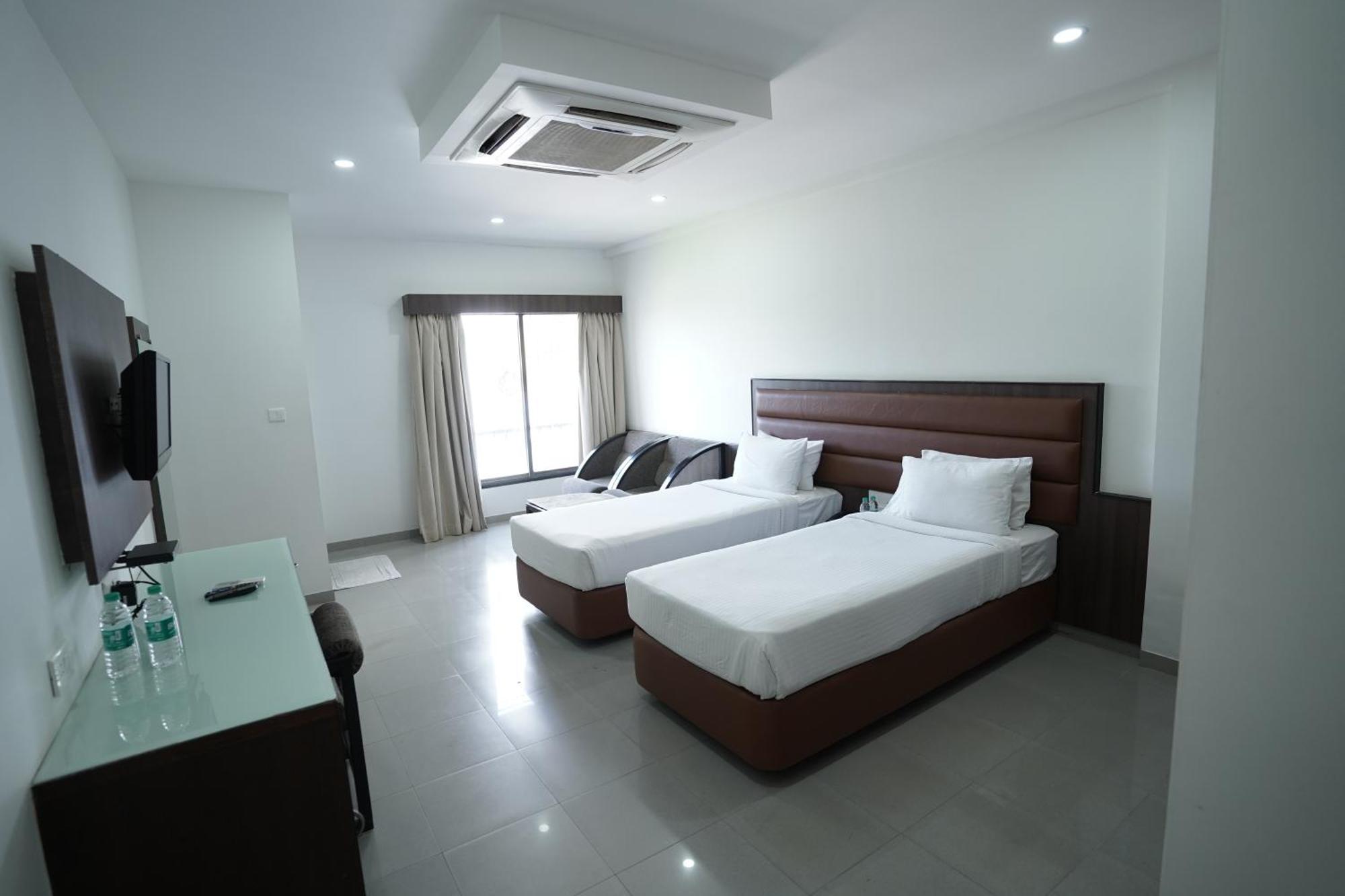 Hotel Metropolis Hubballi-Dharwar Zewnętrze zdjęcie