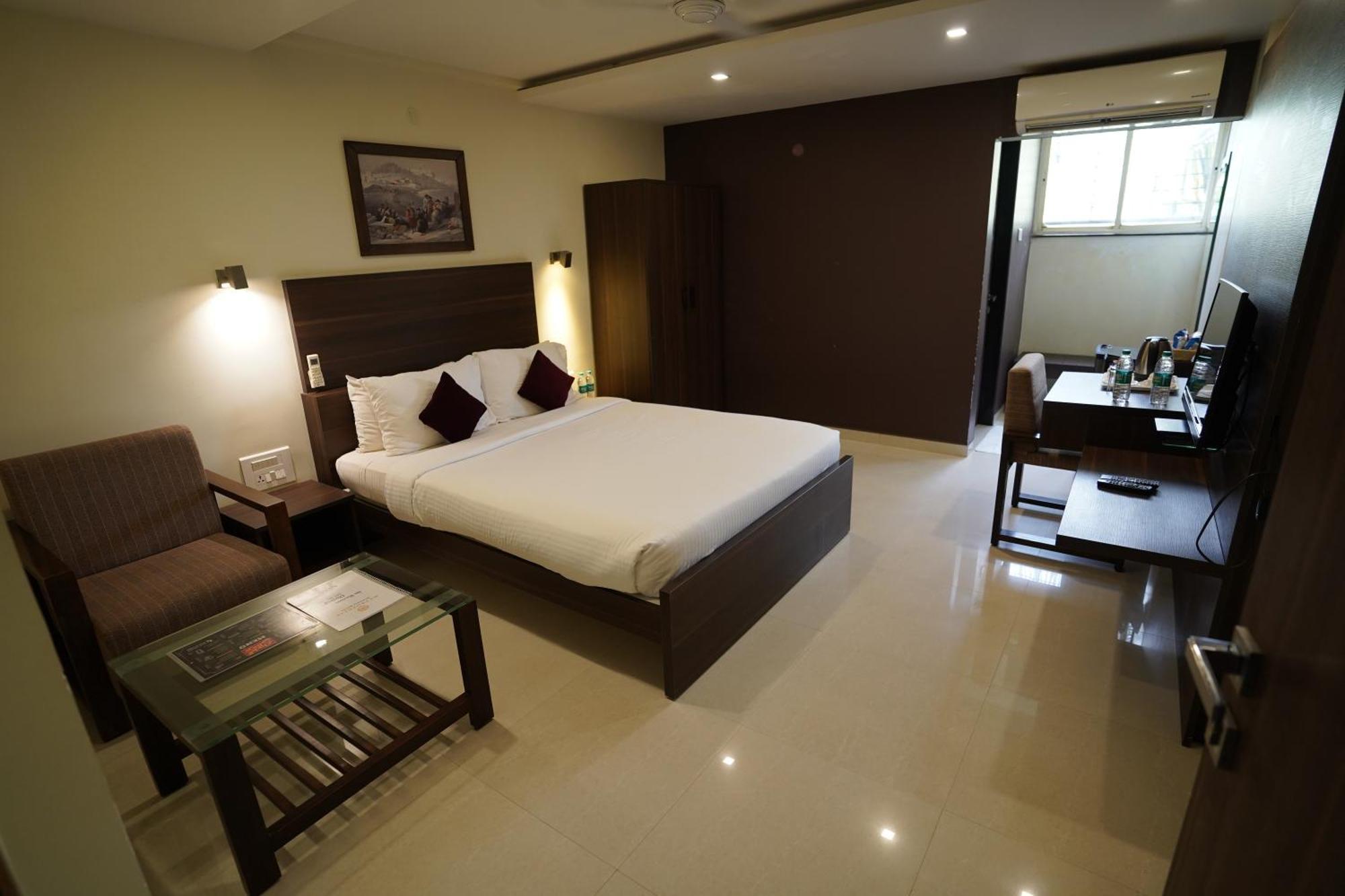 Hotel Metropolis Hubballi-Dharwar Zewnętrze zdjęcie