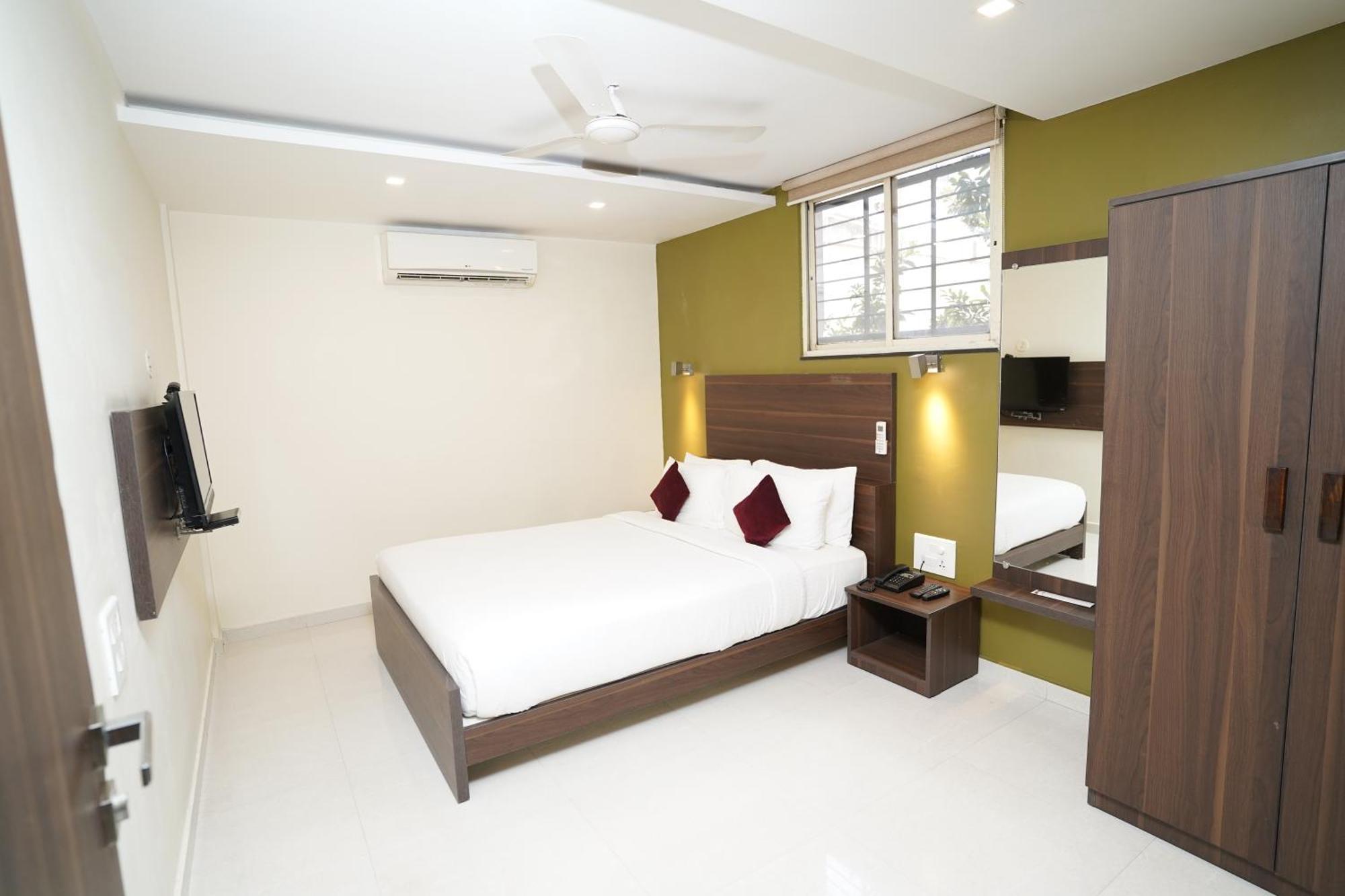Hotel Metropolis Hubballi-Dharwar Zewnętrze zdjęcie